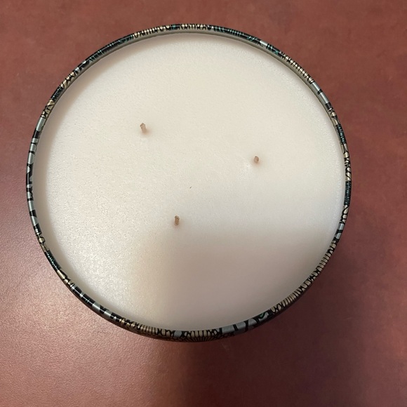 Voluspa French Cade Lavender Tin Candle - Picture 4 of 4